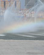 晉陽湖噴泉
　　晉陽湖公園是城市綜合型生態(tài)濱水公園，其景觀工程分為10大區(qū)域，有生態(tài)自然游覽區(qū)、僑鄉(xiāng)文化廣場區(qū)、古厝文化體驗區(qū)、濕地生態(tài)科普區(qū)、城市文化廣場區(qū)、生態(tài)島休閑區(qū)、山林沙地游玩區(qū)和水上活動區(qū)。 